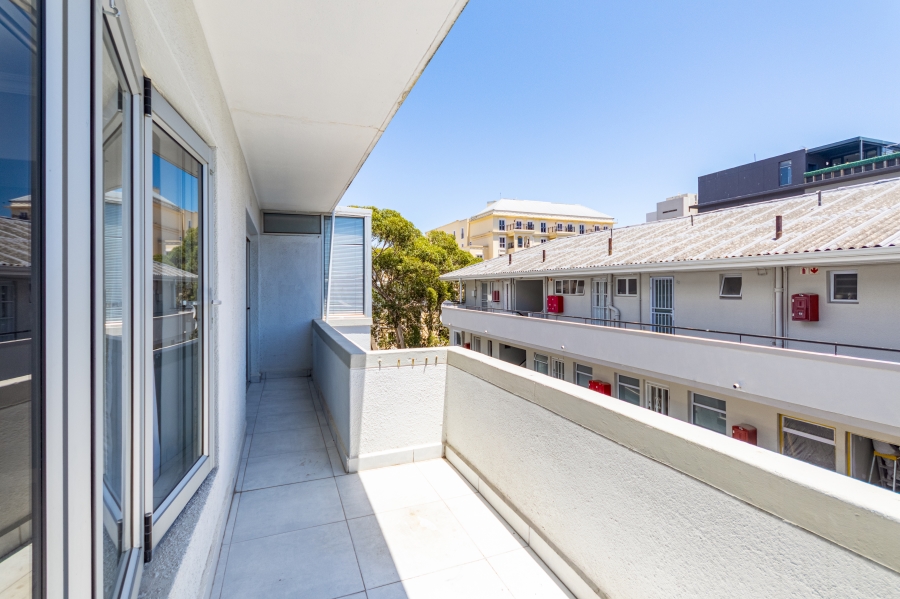 To Let 1 Bedroom Property for Rent in Sea Point Western Cape